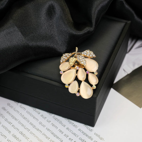 Wholesale Brooch Zinc Alloy Geometric Animal Flower Bow Leaf Star Design Electroplating For Women