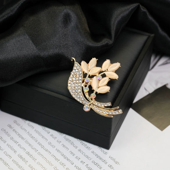 Wholesale Brooch Zinc Alloy Geometric Animal Flower Bow Leaf Star Design Electroplating For Women