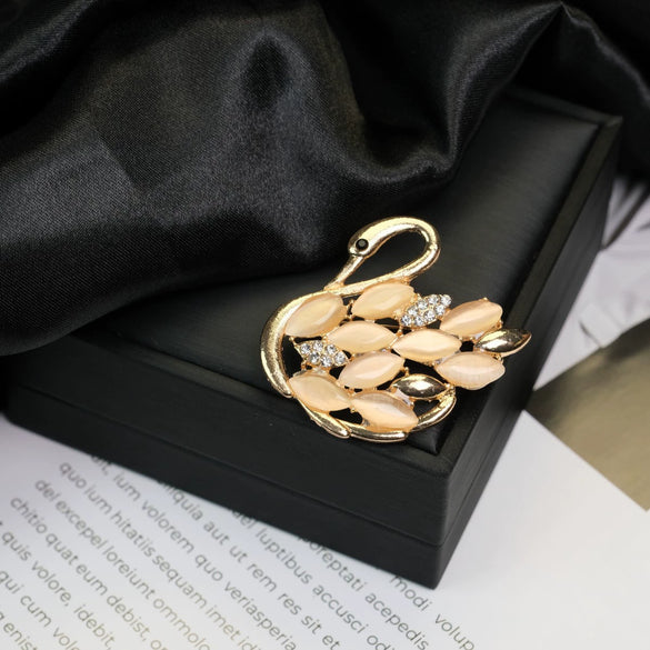 Wholesale Brooch Zinc Alloy Geometric Animal Flower Bow Leaf Star Design Electroplating For Women