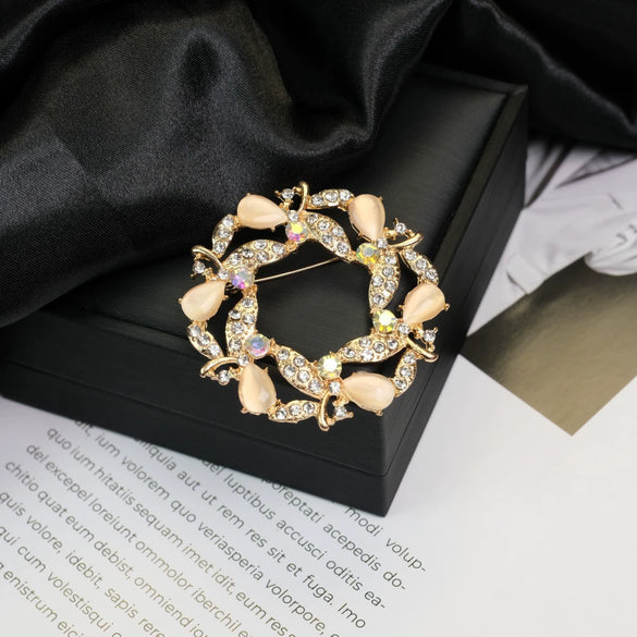 Wholesale Brooch Zinc Alloy Geometric Animal Flower Bow Leaf Star Design Electroplating For Women