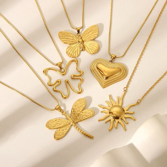 Wholesale Butterfly Love Pendant High Sense Clavicle Chain For Autumn And Winter Sweaters Stainless Steel Jewelry With Electroplating Pvd Furnace Real Gold And Animal Pattern