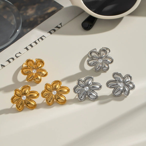 Wholesale Casual Simple Camellia Flower Stud Earrings And Ring Jewelry Set For Women Titanium Steel Hypoallergenic Nonfading Pvd Vacuum Real Gold Electroplating