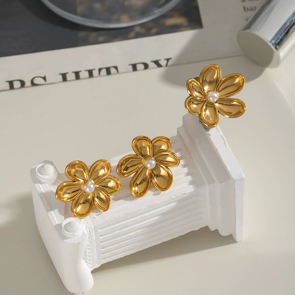 Wholesale Casual Simple Camellia Flower Stud Earrings And Ring Jewelry Set For Women Titanium Steel Hypoallergenic Nonfading Pvd Vacuum Real Gold Electroplating