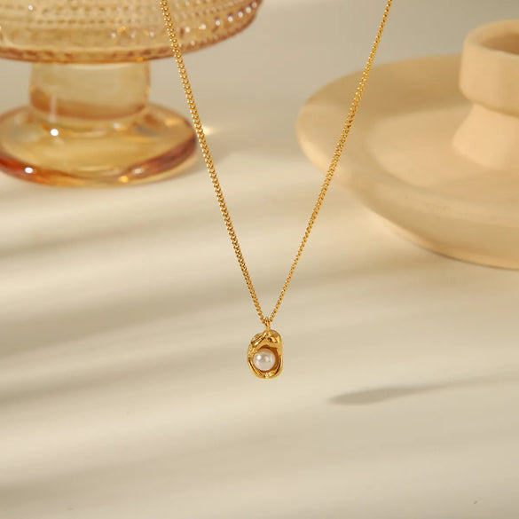 Wholesale Casual Vintage Style Heart Shape Petal Fish 304 Stainless Steel Copper 18K Gold Plated Pendant Necklace