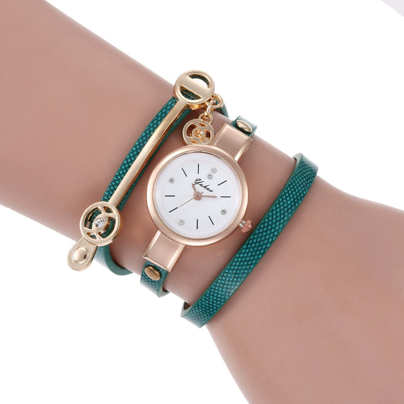 Wholesale Casual Women's Alloy Imitation Leather Strap Round Dial Quartz Winding Handwoven Watch