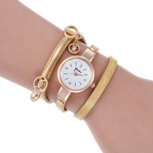 Wholesale Casual Women's Alloy Imitation Leather Strap Round Dial Quartz Winding Handwoven Watch