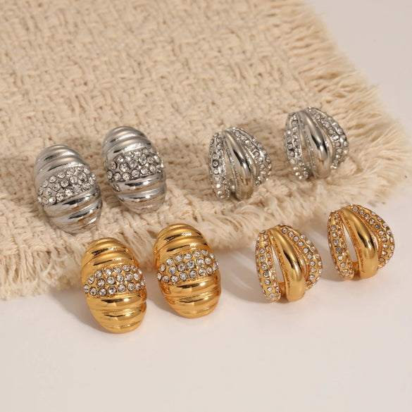 Wholesale Classic Geometric Stainless Steel Women's Earrings With Diamonds Vacuum Real Gold Plated In Pvd Furnace Croissantshaped