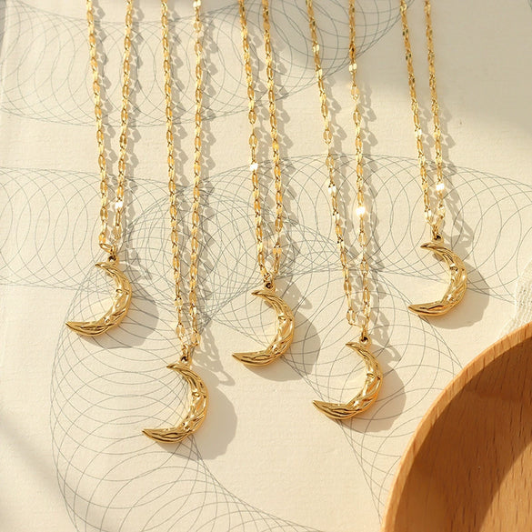 Wholesale Cold Jewelry Simple Niche Beat Moon Pendant Necklace In Titanium Steel With Electroplating Design