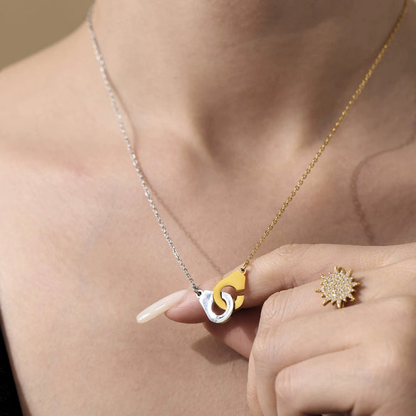Wholesale Colorblocked Handcuff Geometric Titanium Steel Necklace With 18K Gold Electroplating