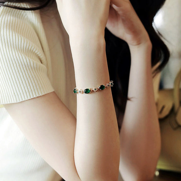 Wholesale Copper Alloy Emerald Crystal Bracelet With Flower Design And Real Gold Electroplated For Women In Geometric Popular Style