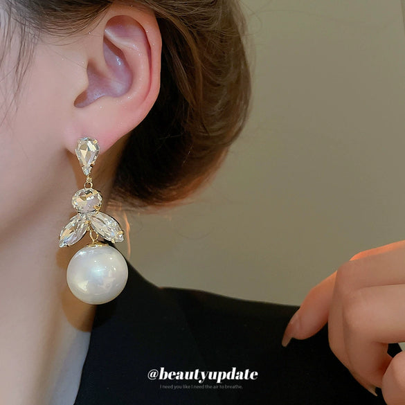 Wholesale Copper Earrings With Geometric Pattern Set With Diamonds And Pearl Tassel Retro Elegant Style For Women