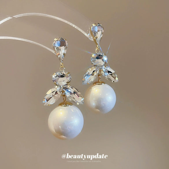 Wholesale Copper Earrings With Geometric Pattern Set With Diamonds And Pearl Tassel Retro Elegant Style For Women