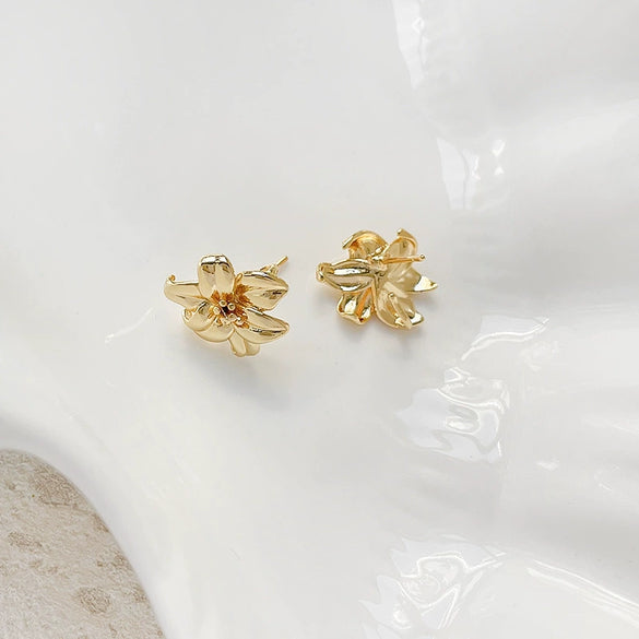 Wholesale Copper Electroplated Gardenia Style Jewelry Earrings
