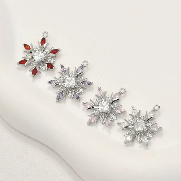 Wholesale Copper Electroplated Gold Christmas Geometric Snowflake Zirconium Pendant Jewelry Accessories