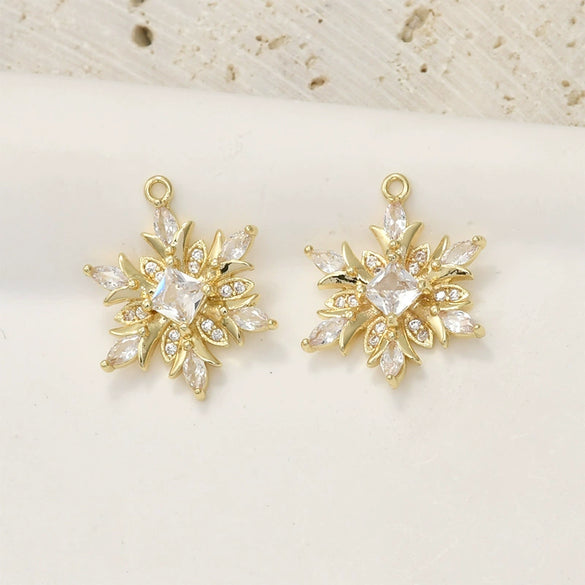 Wholesale Copper Electroplated Gold Christmas Geometric Snowflake Zirconium Pendant Jewelry Accessories