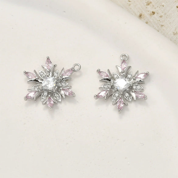 Wholesale Copper Electroplated Gold Christmas Geometric Snowflake Zirconium Pendant Jewelry Accessories
