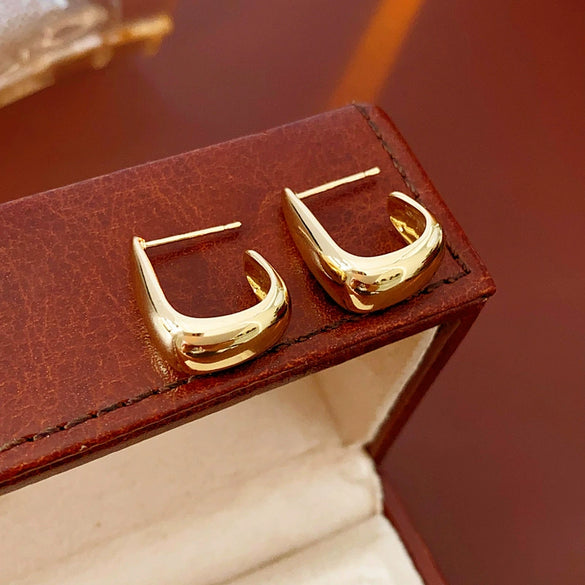 Wholesale Copper Electroplated Letter Geometric Women's Highend Earrings