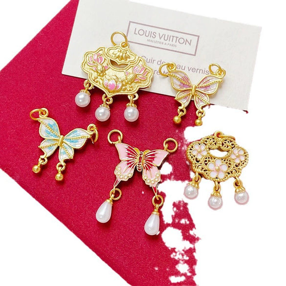 Wholesale Copper Enamel Gold Gilt Pendant With Butterfly Fox And Lotus Pattern For Diy Rope Bracelet Accessories Electroplating Process