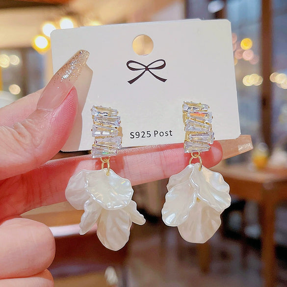 Wholesale Copper Flower Inlaid Zircon Women's Earrings