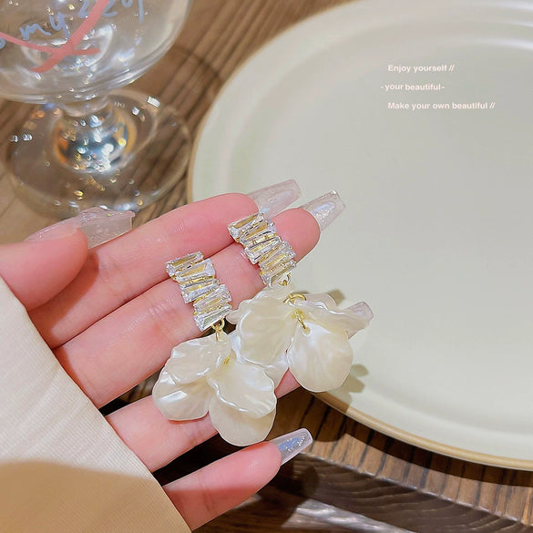 Wholesale Copper Flower Inlaid Zircon Women's Earrings