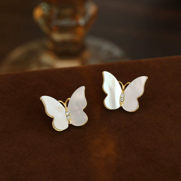 Wholesale Copper Geometric Heart Stud Earrings For Women With Electroplating Treatment
