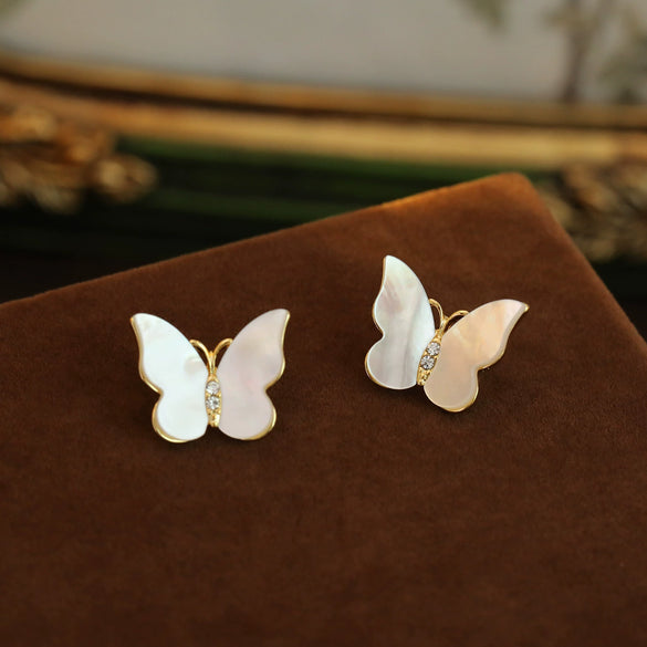 Wholesale Copper Geometric Heart Stud Earrings For Women With Electroplating Treatment