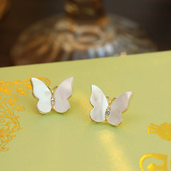 Wholesale Copper Geometric Heart Stud Earrings For Women With Electroplating Treatment