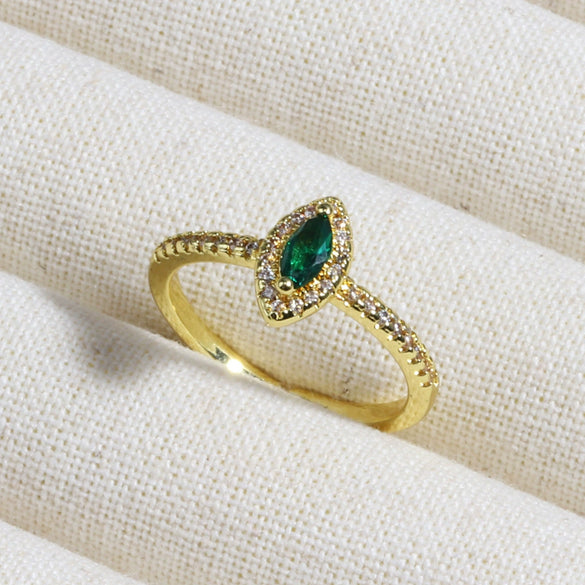 Wholesale Copper Geometric Micropaved Light Luxury Emerald Inlaid Ring For Women