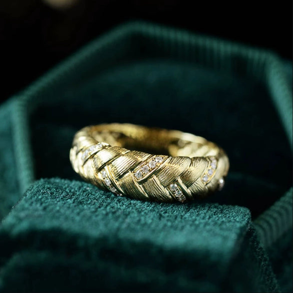 Wholesale Copper Geometric Zirconia Light Luxury Retro Style Finger Ring With Twist Design