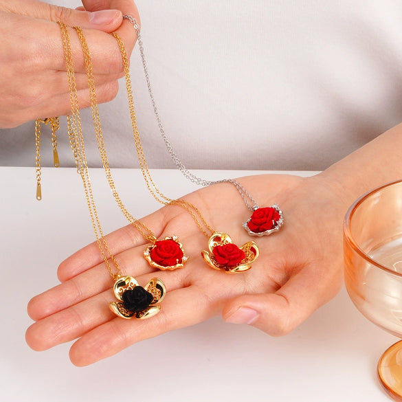 Wholesale Copper Goldplated Flowershaped Pendant Women's Retro Long O Word Chain Necklace For Autumn And Winter Accessories