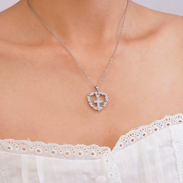 Wholesale Copper Goldplated Geometric Micropaved Zircon Cross Women's Light Luxury O Chain Necklace
