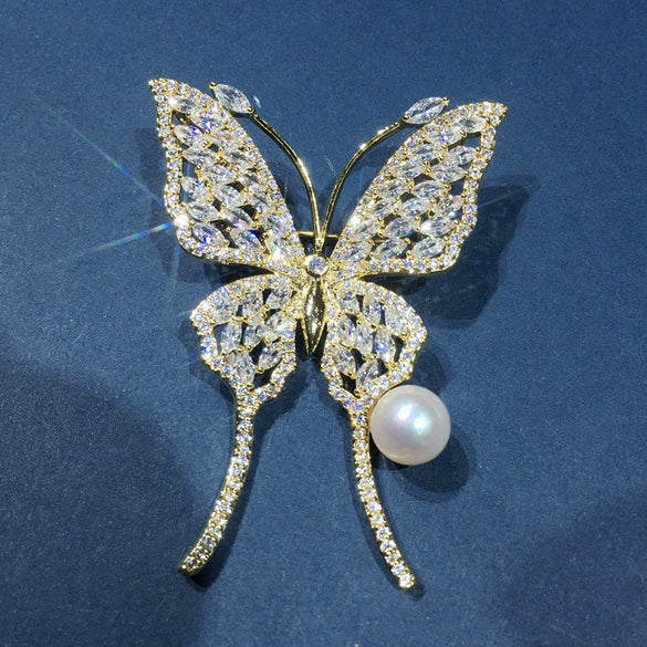 Wholesale Copper Goldplated Zircon Butterfly Pearl Brooch With Natural Freshwater Pearls Simple Animal Style