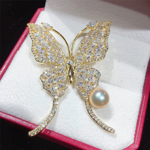 Wholesale Copper Goldplated Zircon Butterfly Pearl Brooch With Natural Freshwater Pearls Simple Animal Style