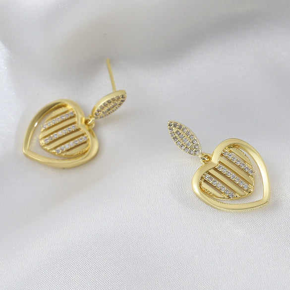Wholesale Copper Heart Shape Electroplated Women's Diamondstudded Earrings
