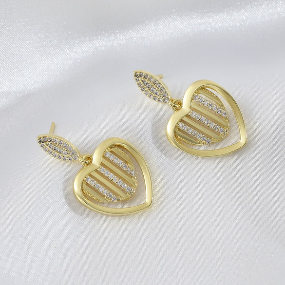 Wholesale Copper Heart Shape Electroplated Women's Diamondstudded Earrings