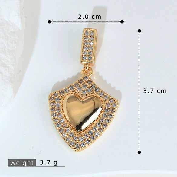 Wholesale Copper Heartshaped Micropaved Love Necklace Pendant For Women Jewelry Accessories