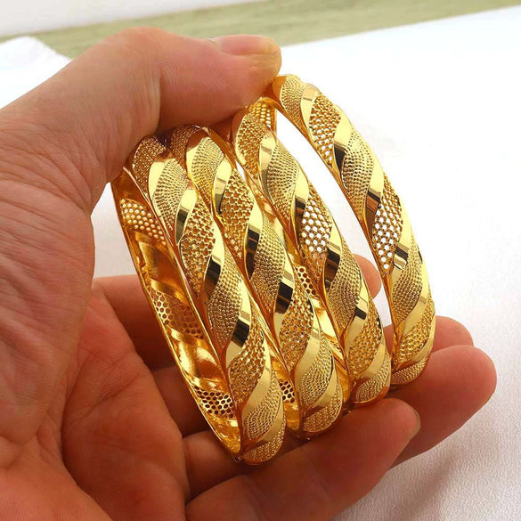 Wholesale Copper Hollow Opening Buckle Bracelet For Women With 18K Gold Plated Electroplating And Geometric Design