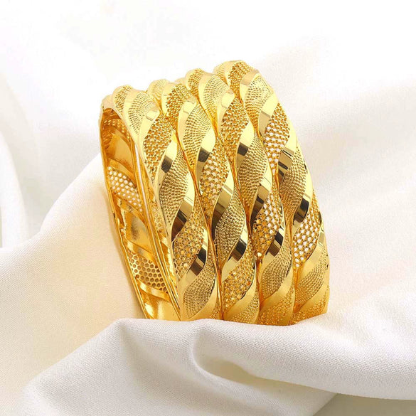 Wholesale Copper Hollow Opening Buckle Bracelet For Women With 18K Gold Plated Electroplating And Geometric Design