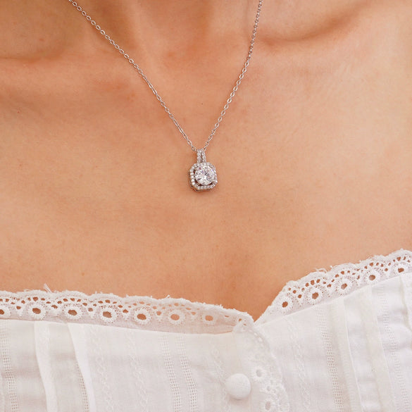 Wholesale Copper Inlaid Zircon Simple Style Square Perfume Bottle Pendant Necklace For Women With Electroplating