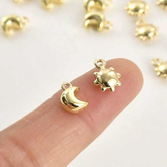 Wholesale Copper Jewelry Minimalist Three Dimensional Fat Moon Sun Mini Pendant With Stars And Moon Pattern Electroplated