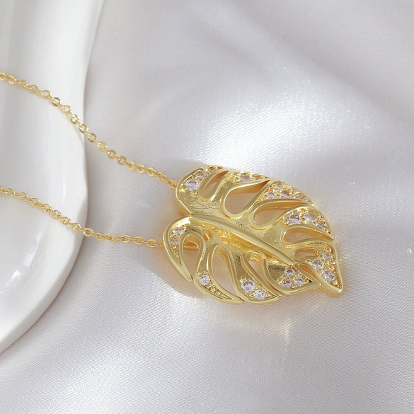 Wholesale Copper Leaf Pendant Necklace With Electroplating O Word Chain Little Fresh Style