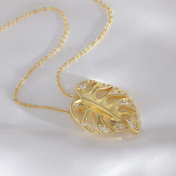 Wholesale Copper Leaf Pendant Necklace With Electroplating O Word Chain Little Fresh Style
