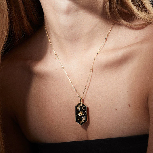 Wholesale Copper Light Luxury Geometric Carved Rose Pendant Necklace With Electroplating For Women