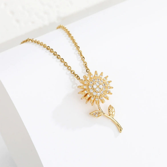Wholesale Copper Light Luxury Style Flower Rotating Pendant Necklace With Micro Inlaid Zircon And Ochain