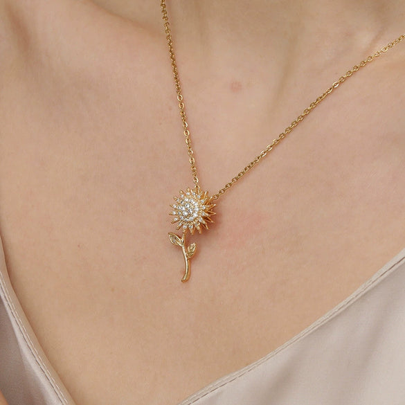 Wholesale Copper Light Luxury Style Flower Rotating Pendant Necklace With Micro Inlaid Zircon And Ochain