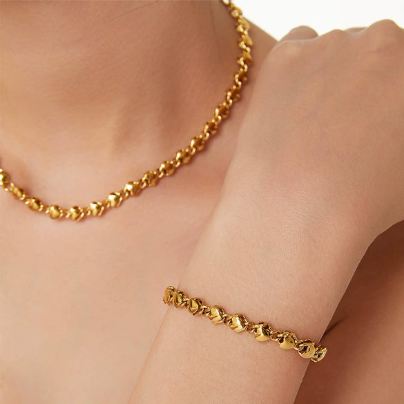 Wholesale Copper Love Hollow Bracelet 18K Gold Plated Electroplating