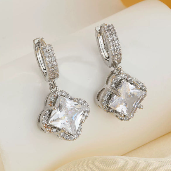 Wholesale Copper Microinlaid Zircon Clover And Leaves Pattern Women's Earrings