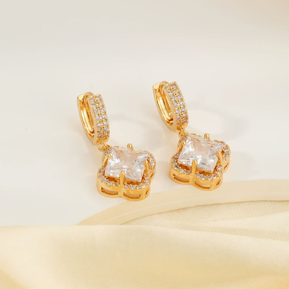 Wholesale Copper Microinlaid Zircon Clover And Leaves Pattern Women's Earrings
