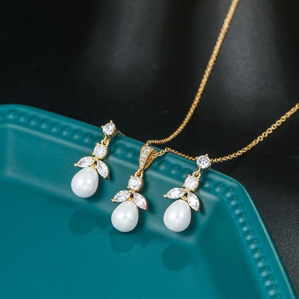 Wholesale Copper Pendant Necklace Earrings Suit With Clover And Leaf Design Electroplated Water Wave Chain For Women