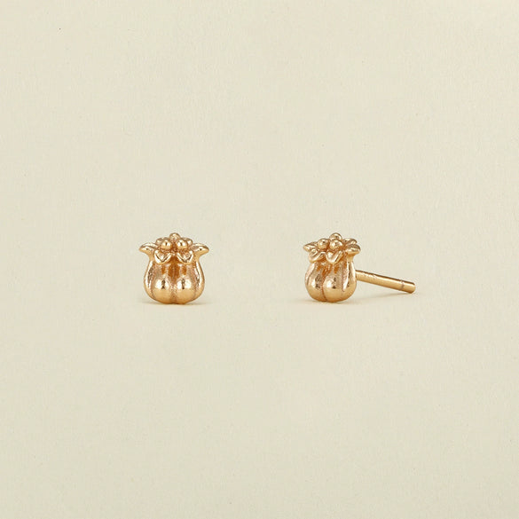 Wholesale Copper Retro Flower Earrings With Electroplating